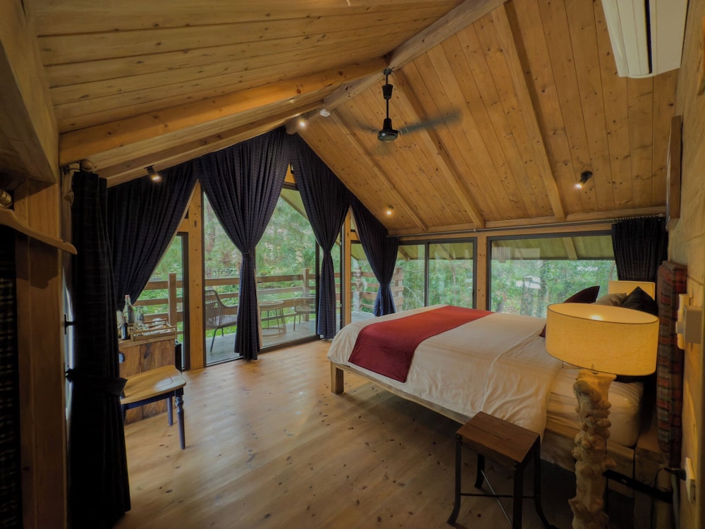 Deluxe Double Room, 1 King Bed, Balcony, Hill View