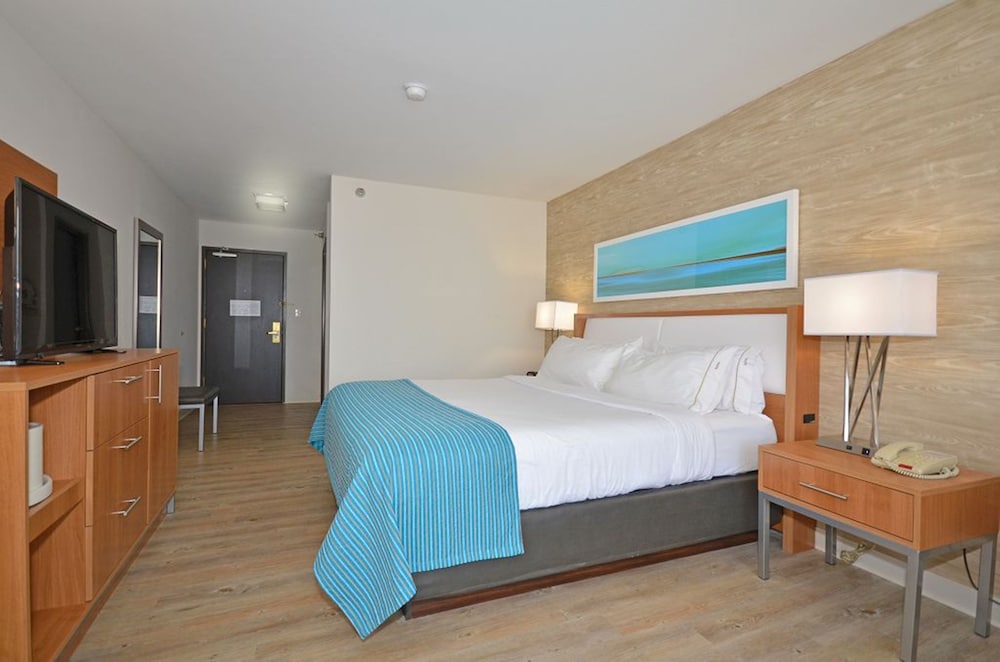 Standard Room, 1 King Bed photo 3