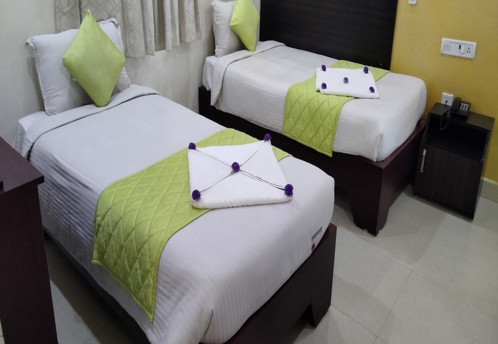 Standard Twin Room - Photo 3