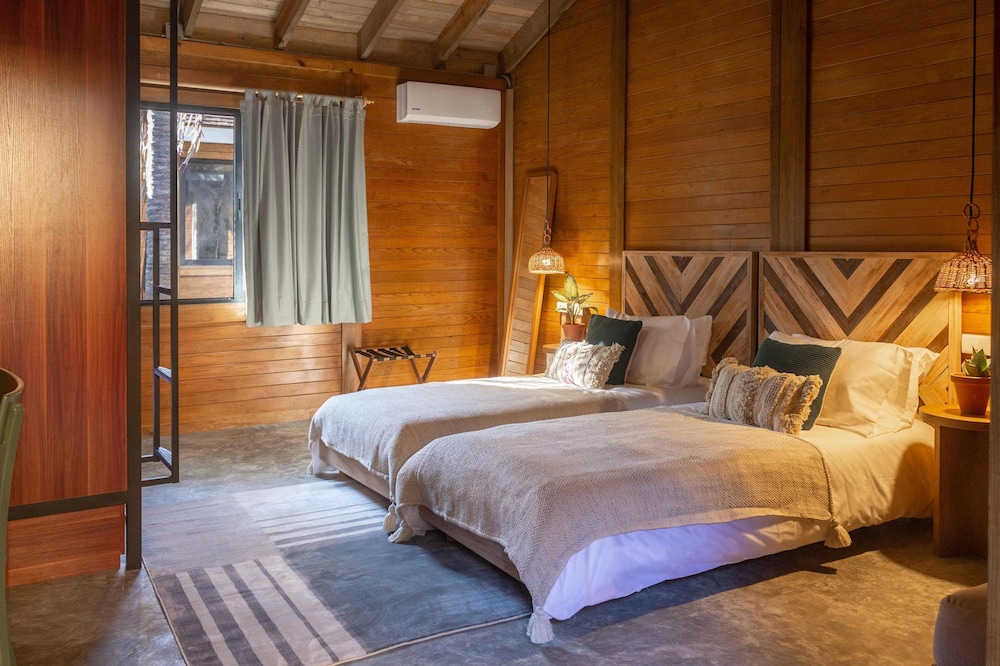 Standard Room (Quad), Private Bathroom - Photo 1
