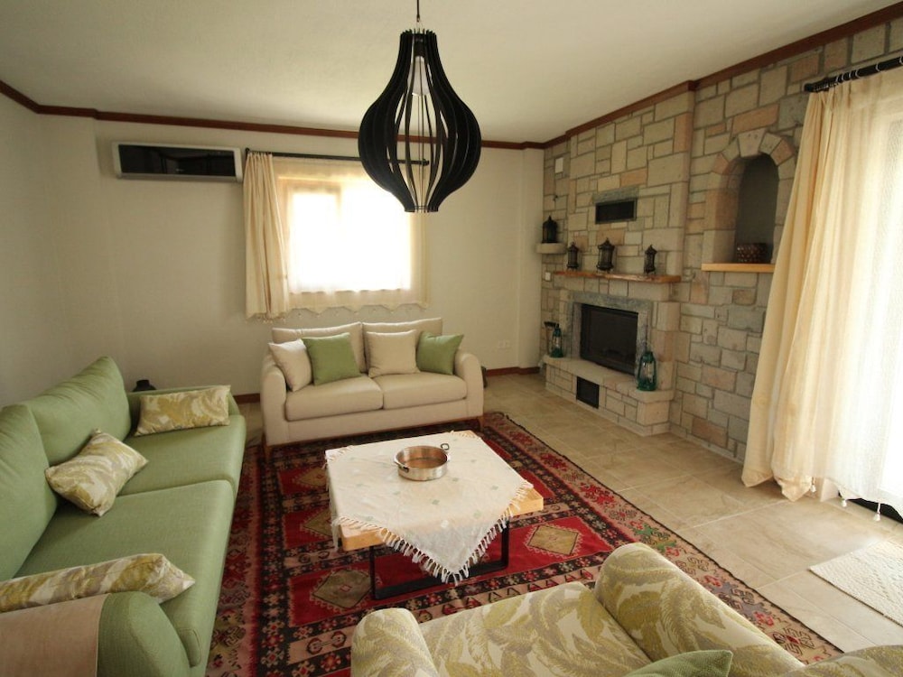Villa photo 2