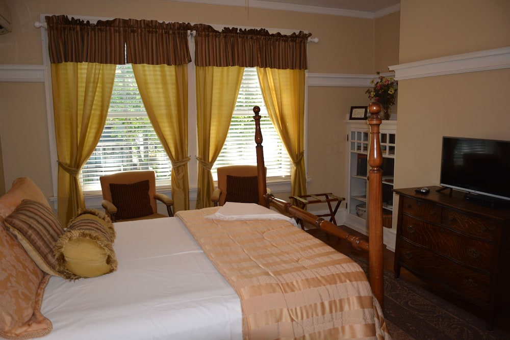 Room, 1 Queen Bed, Non Smoking (Dahlia)