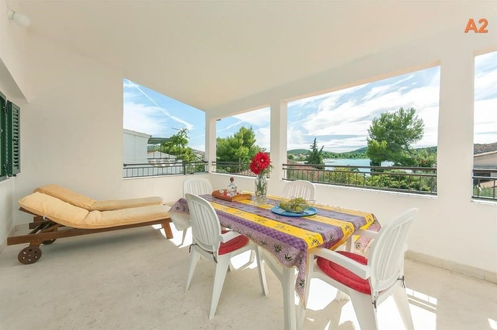 Apartment (Srki - 50m from the sea - A2 kat (4))