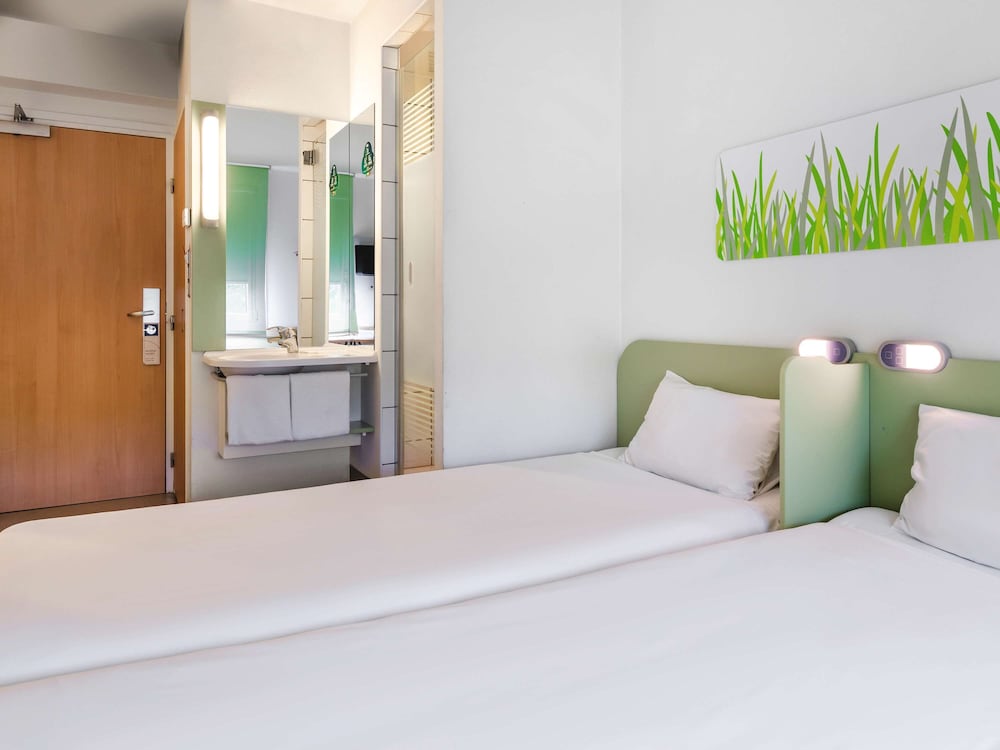 Basic Twin Room, 2 Twin Beds - Photo 4