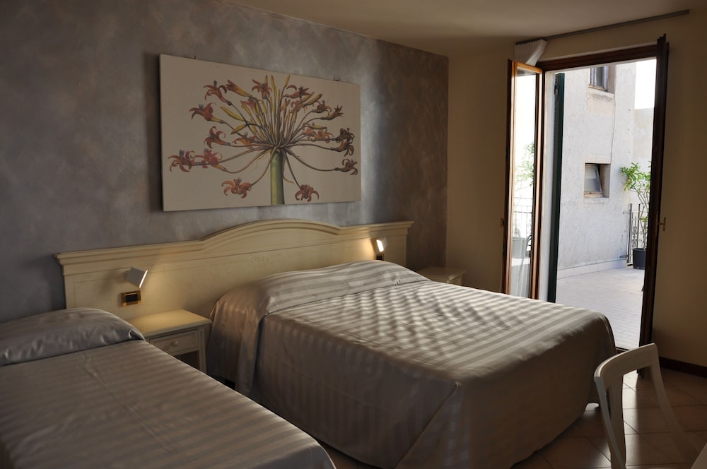 Deluxe Room, Non Smoking, Garden View photo 2