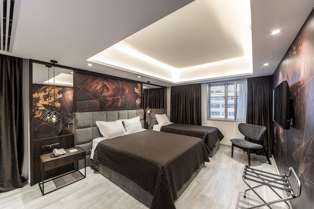 Deluxe Suite (Twin) - Photo 1