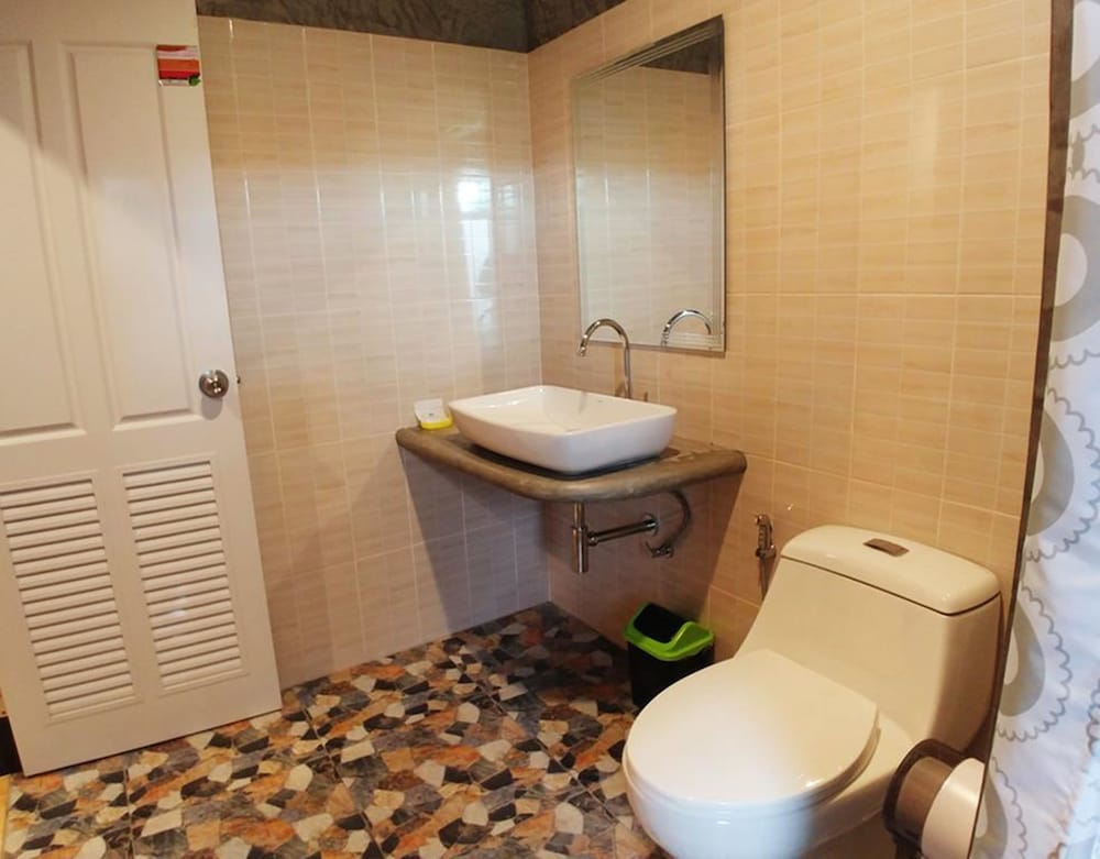 Standard Room with Private Bathroom photo 3