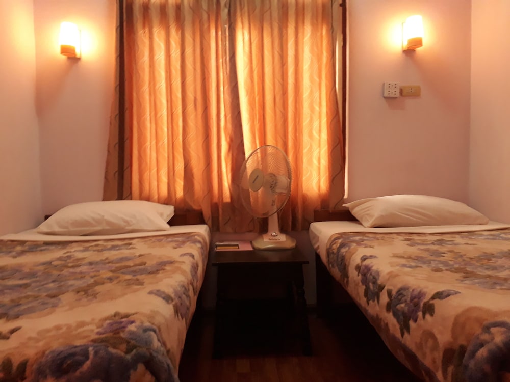 Economy Twin Room, 2 Twin Beds photo 2