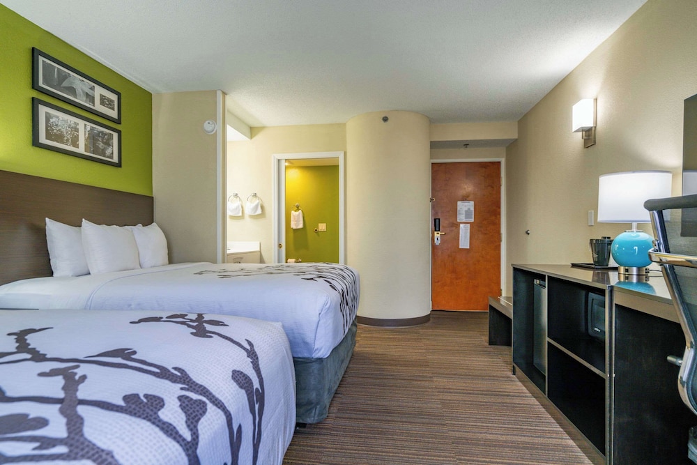 Business Room, 2 Queen Beds, Accessible, Non Smoking - Photo 1