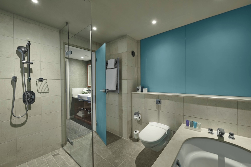 Studio Suite, 1 King Bed, Hill View - Photo 7