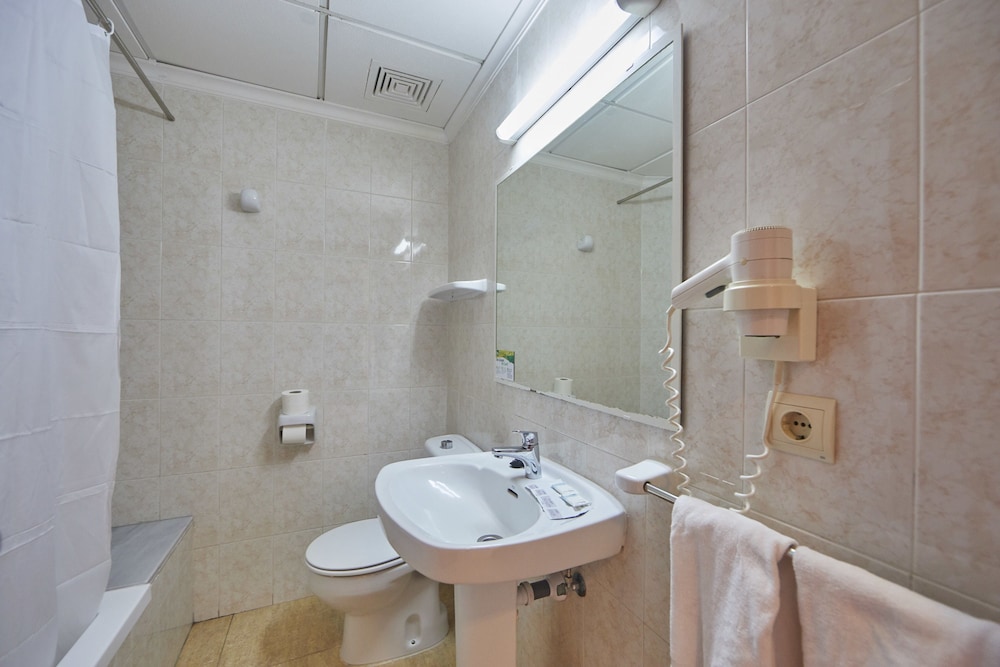 Standard Double Room (2 Adults + 1 child)