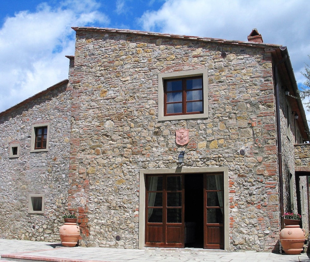 Deluxe Apartment, 3 Bedrooms, Kitchen, Garden Area (Lepre)