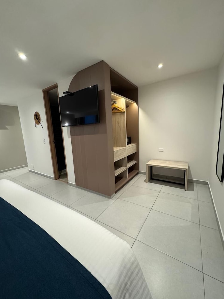 Standard Twin Room - Photo 7