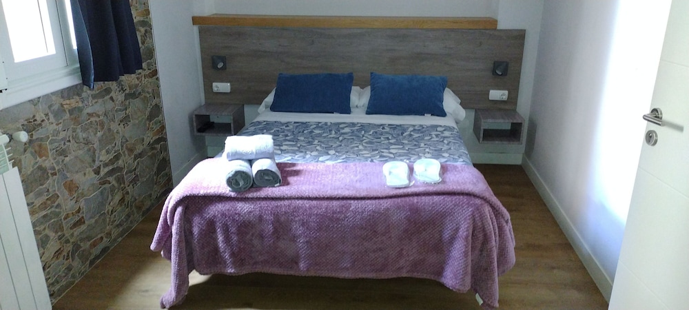 Double (1 bed) with private bathroom - Photo 3