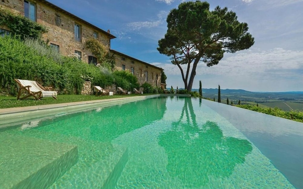 Villa photo 3