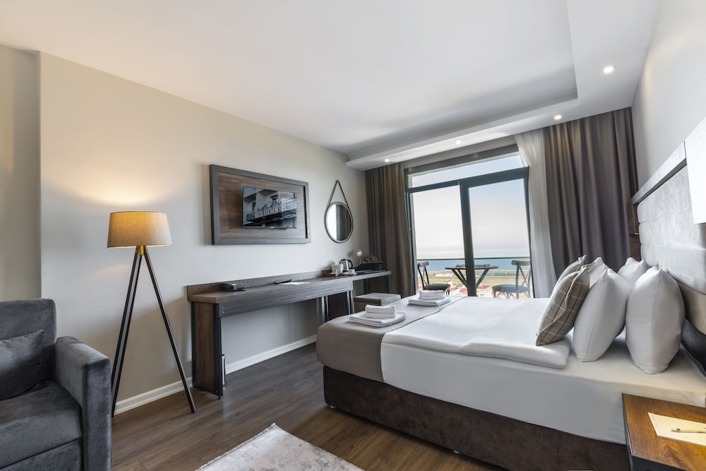 Deluxe Room, Sea View - Photo 5