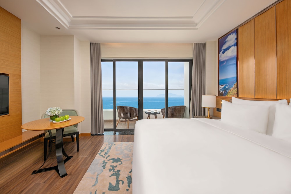 Two-bedroom Family Oceanview - Photo 13