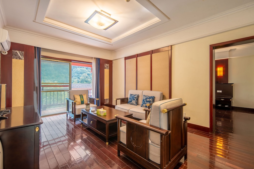 Superior Suite - Photo 4