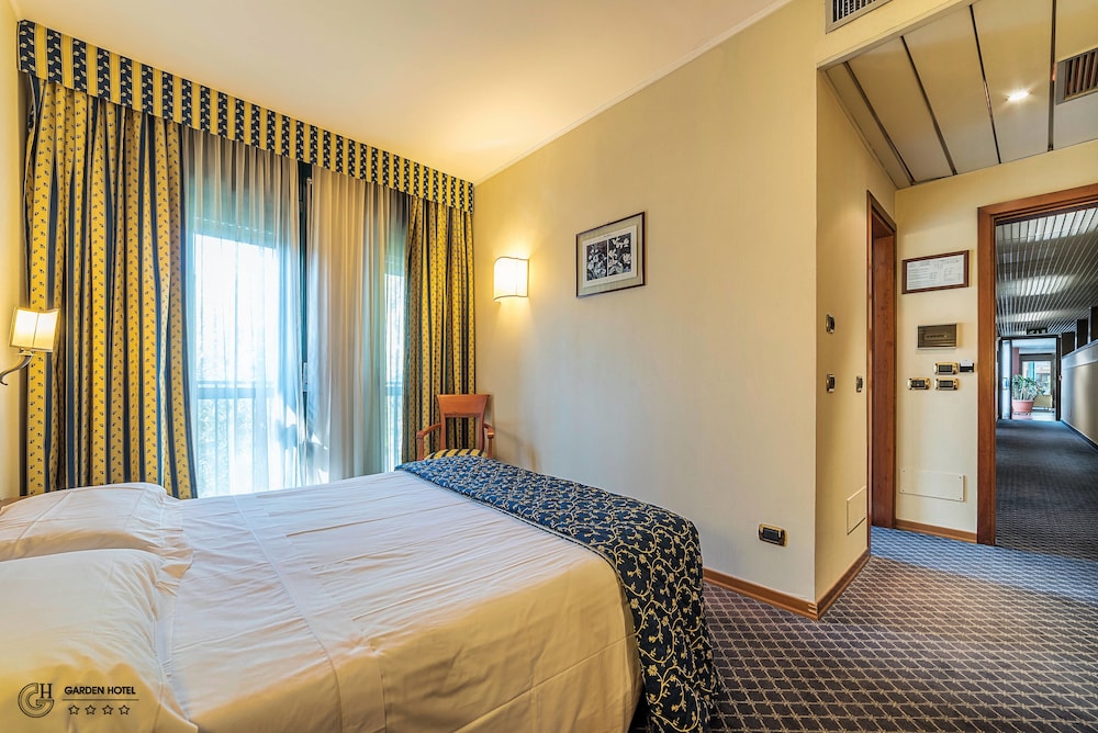 Double or Twin Room - Photo 2