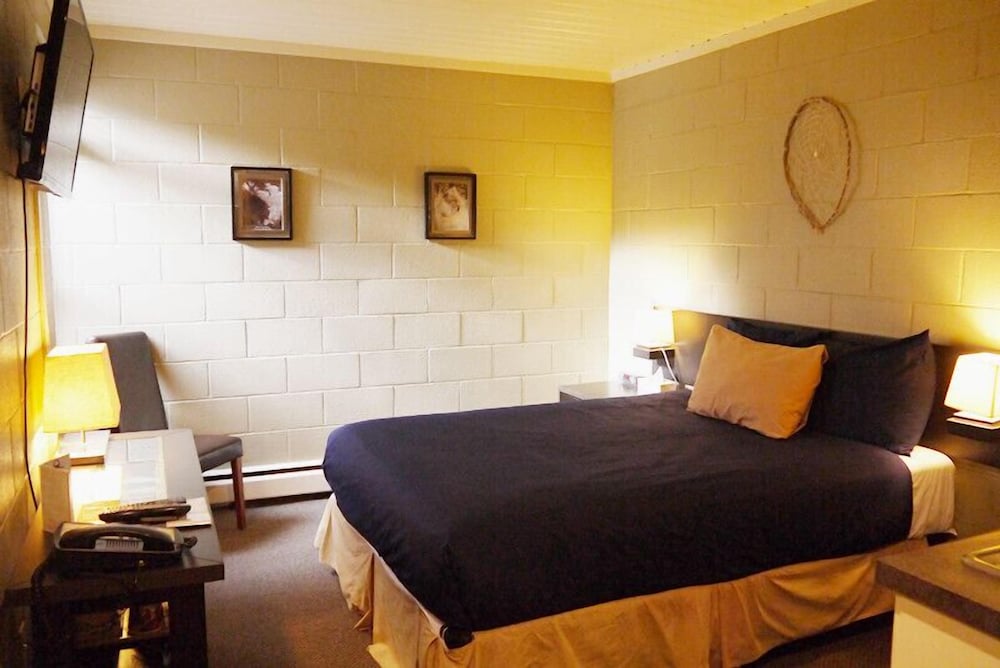 Standard Room, 1 Queen Bed (with kitchenette) photo 1