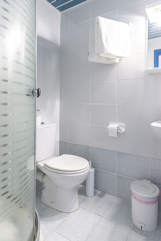 Double Room - Photo 6