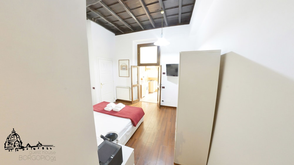 Basic Condo photo 3