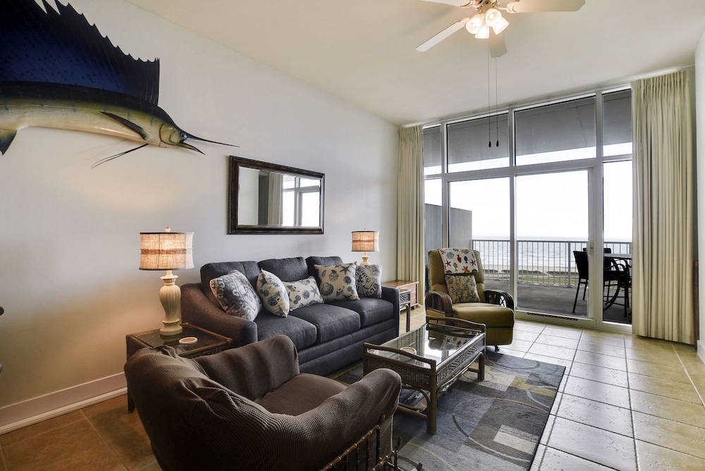 Condo (3 Bedrooms) photo 1