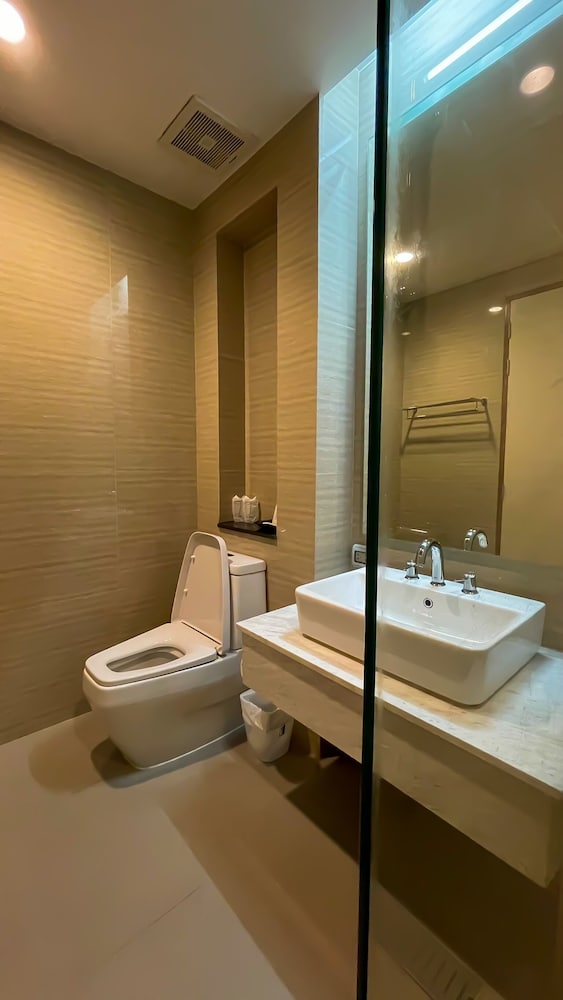 Superior Twin Beds (No Bathtub) photo 3