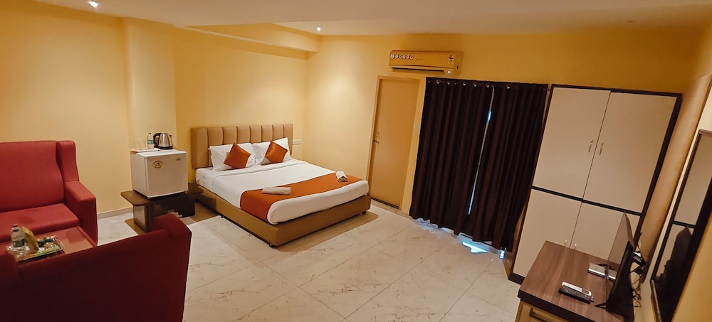 Deluxe Suite, Balcony, City View
