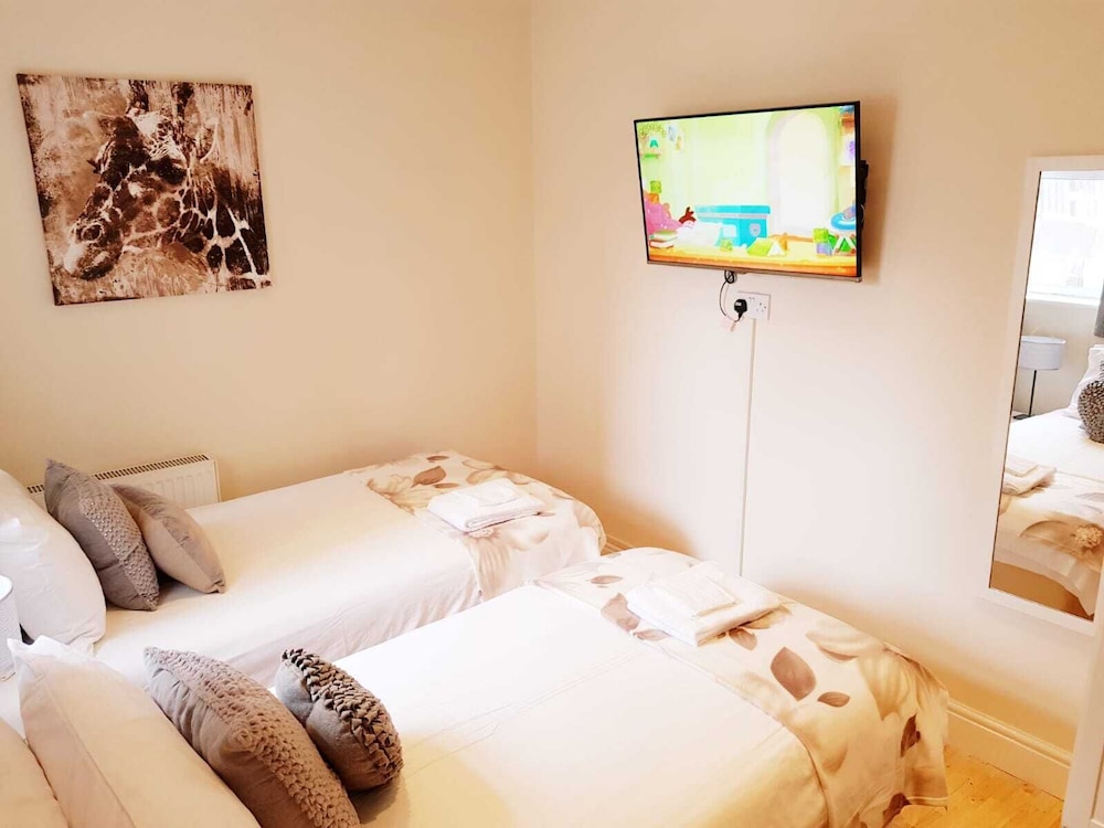 Double or Twin Room, Shared Bathroom (DELUXE EXTRA) photo 2