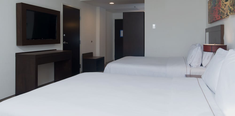 Standard Room, 2 Queen Beds - Photo 4