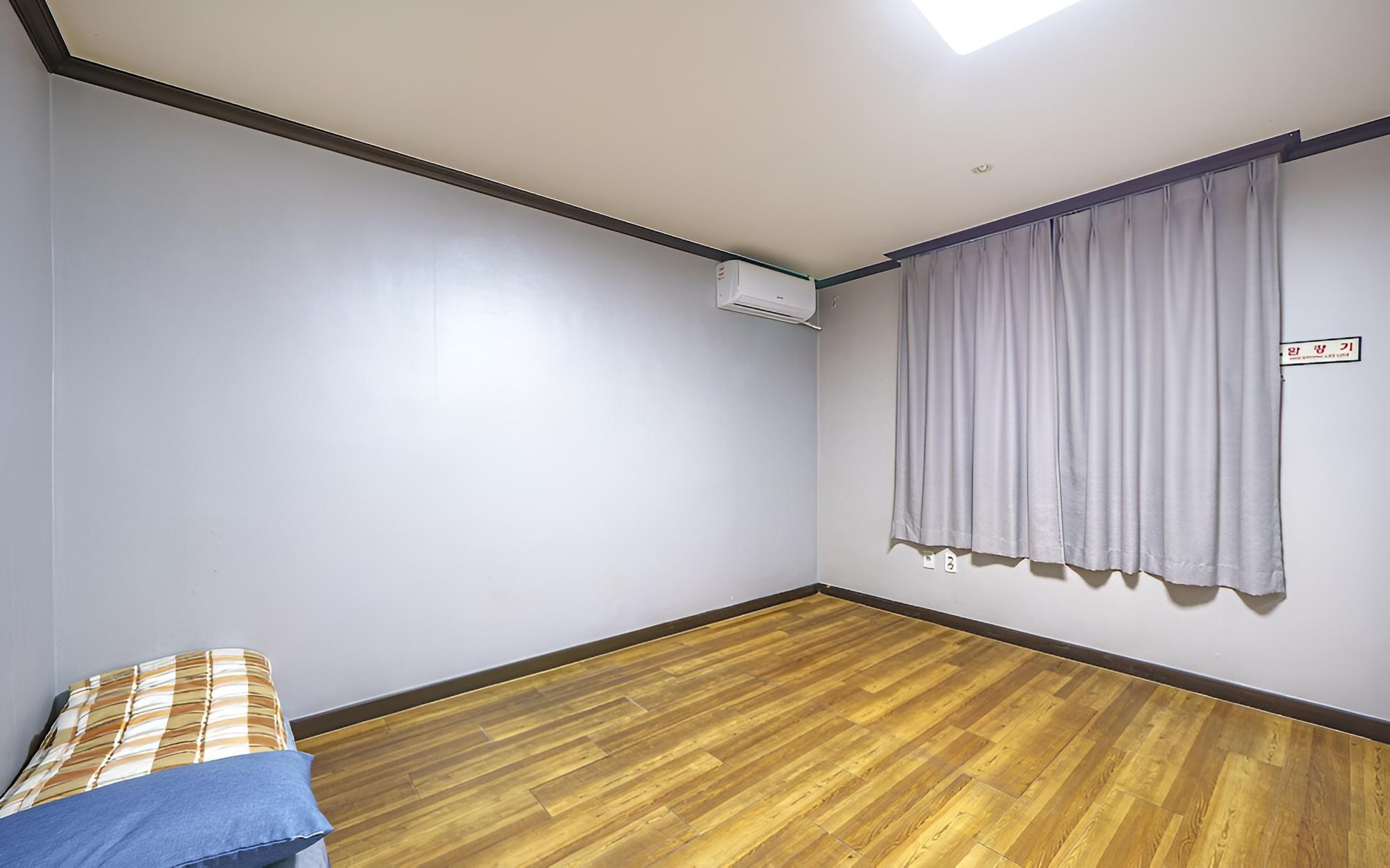 Room (Ondol) photo 1