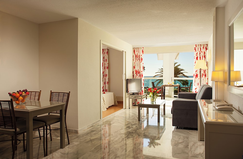 Apartment, 1 Bedroom - Photo 2