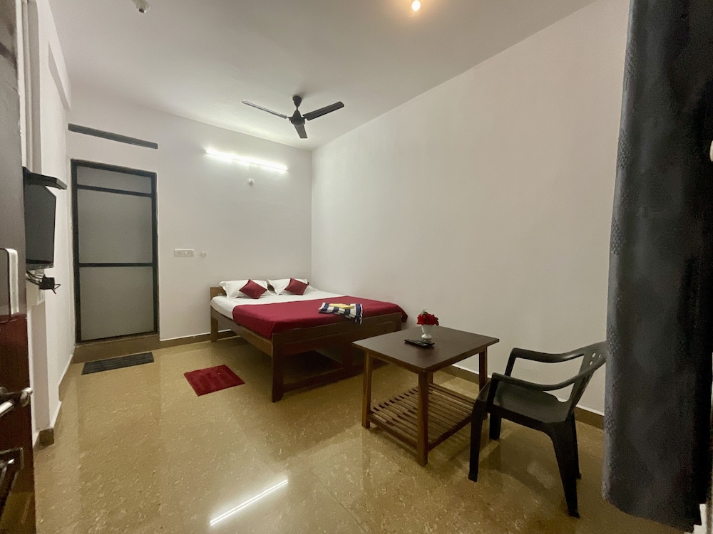 Deluxe Double Room, Balcony, City View photo 3