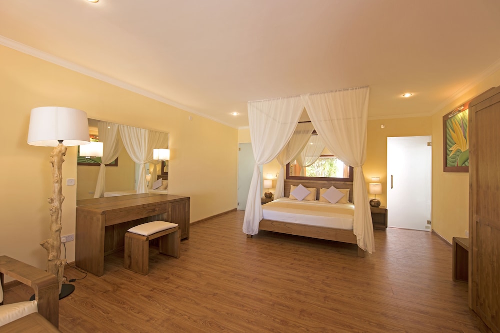 Superior Bungalow, Ocean View, Overwater photo 1