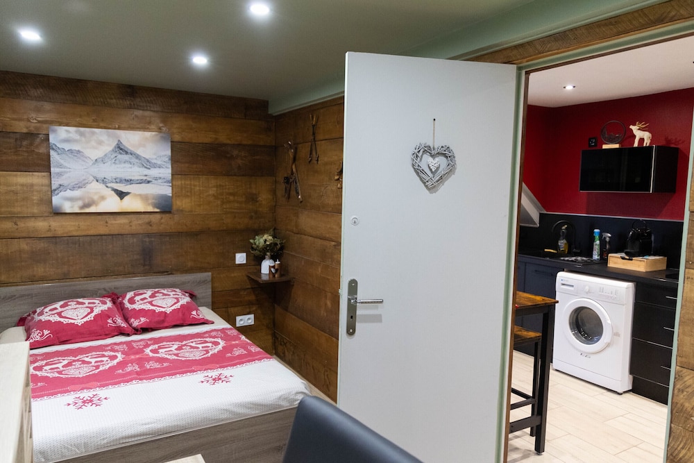 Basic Apartment, Ensuite, Courtyard View (Mon p'tit Chalet)