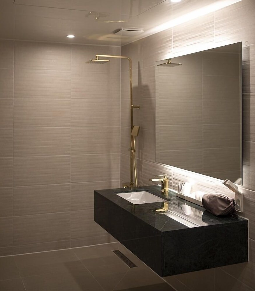 Basic Suite - Photo 5