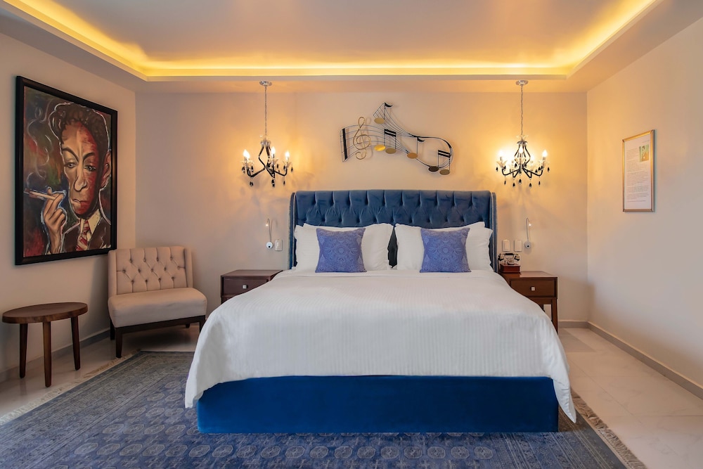 Deluxe Room, 1 King Bed photo 1