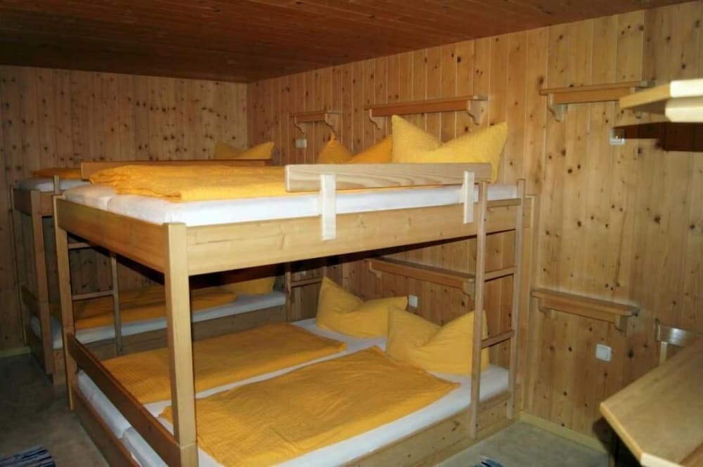 Economy Room, Multiple Beds, Shared Bathroom (6 Beds)