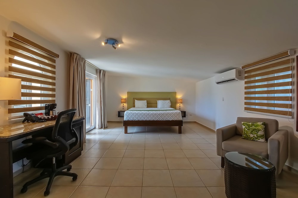 Comfort Room (Oceanfront)
