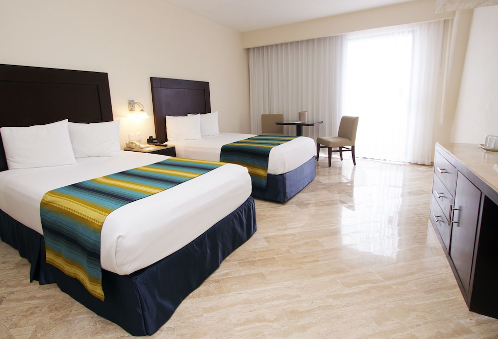 Crown Room, Ocean View (Club Level /Tina Hidromasaje)
