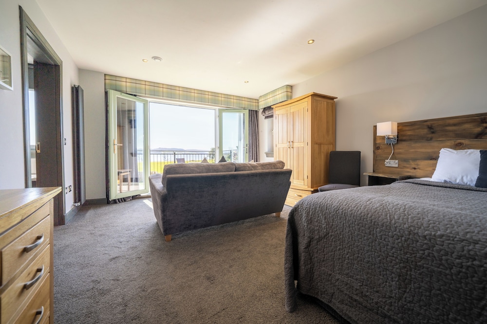 Premium Double Room, 1 King Bed, Lake View photo 2