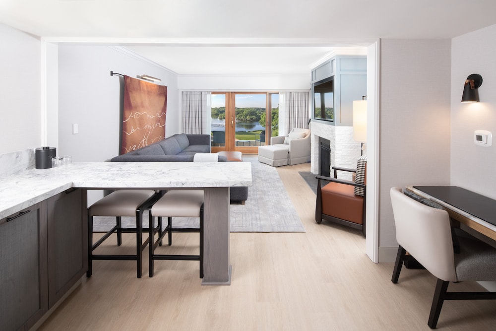 Premier Suite, 1 King Bed with Sofa bed