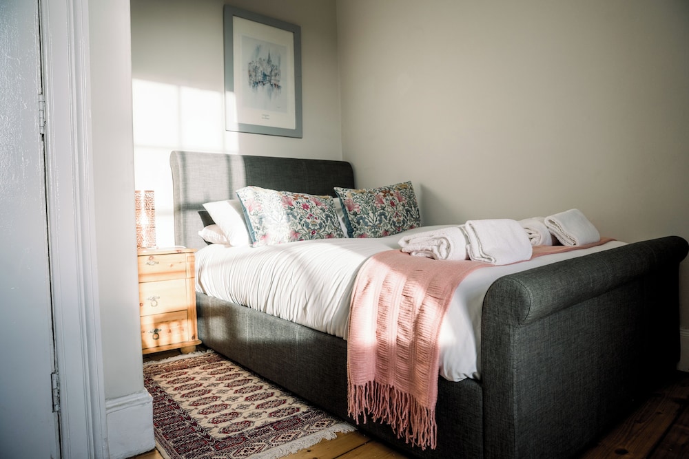 3 bed on Picturesque Victoria Street