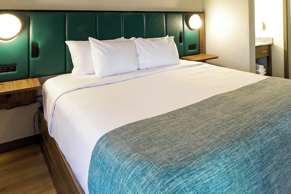 Superior Room, 1 King Bed, Non Smoking - Photo 11