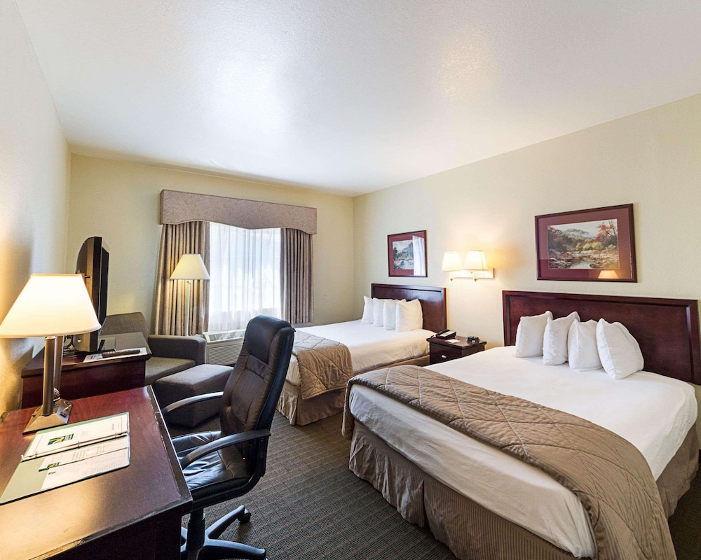 Suite, 2 Queen Beds, Non Smoking - Photo 1