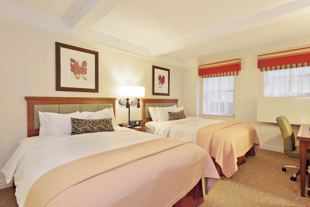 Elite Suite, 2 Queen Beds, One-bedroom Apartment with Separate adjoining Living Space and Sofa Bed