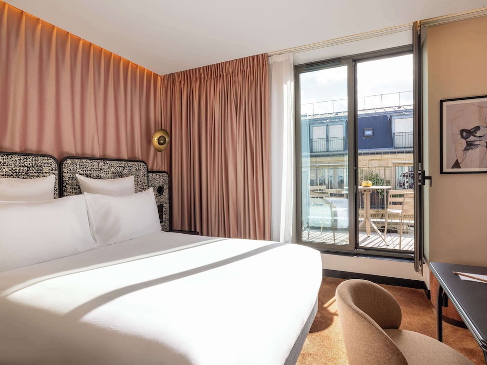 Deluxe Room, 1 King Bed, Balcony (Eiffel Tower View) photo 1