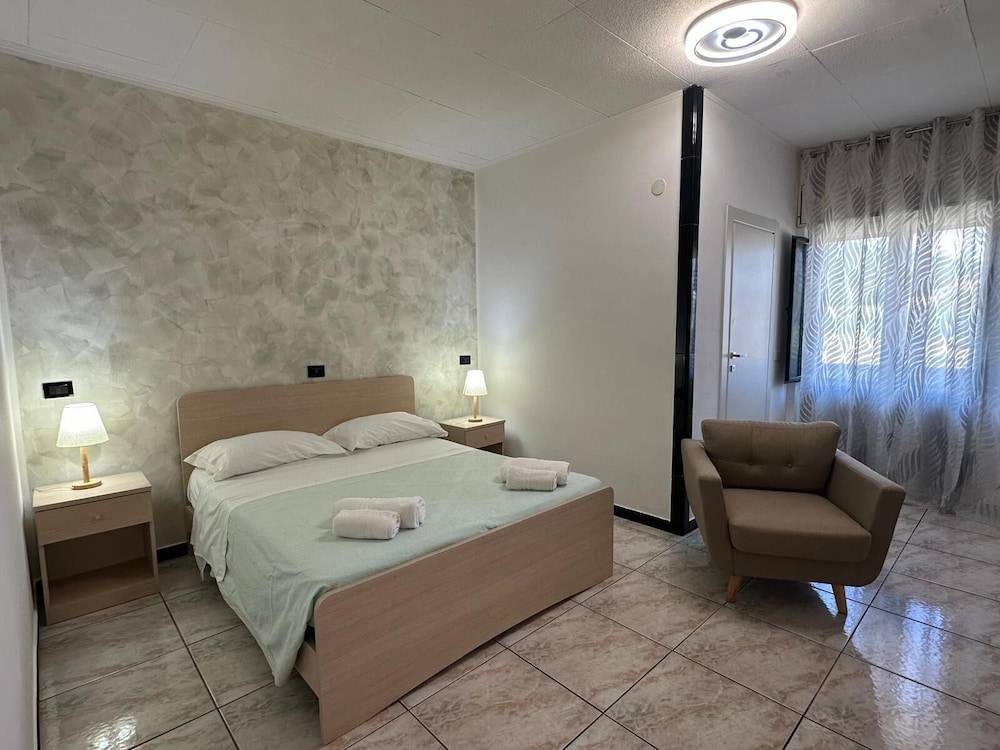 Apartment, Hill View