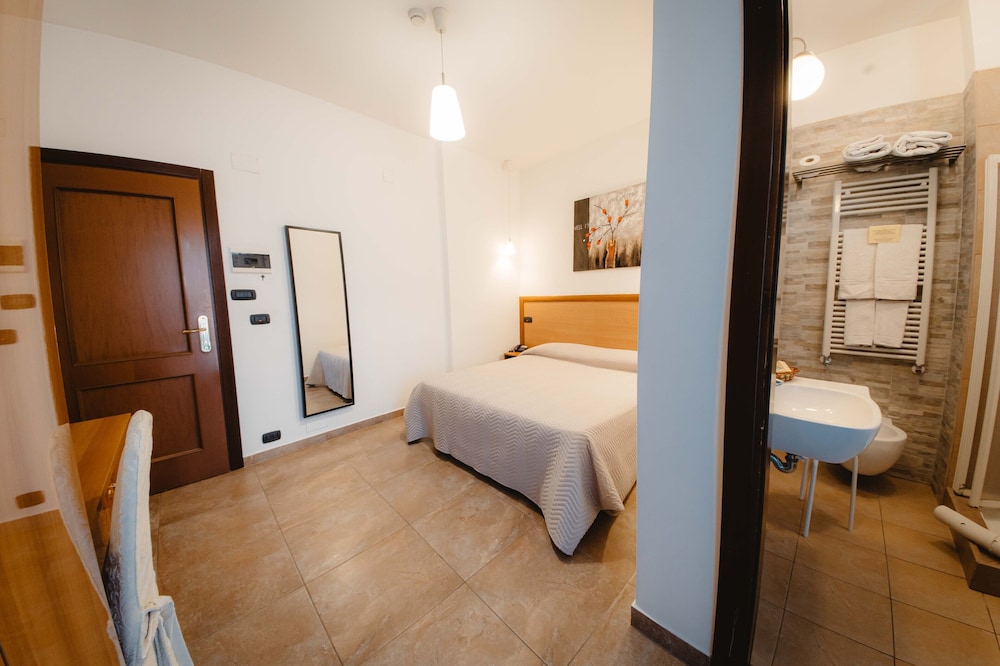Standard Room - Photo 2